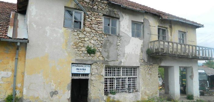 MJEŠTANI MZ POLICE TRAŽE SANACIJU ZGRADE SEOSKOG DOMA: RUŠEVINA NASRED SELA